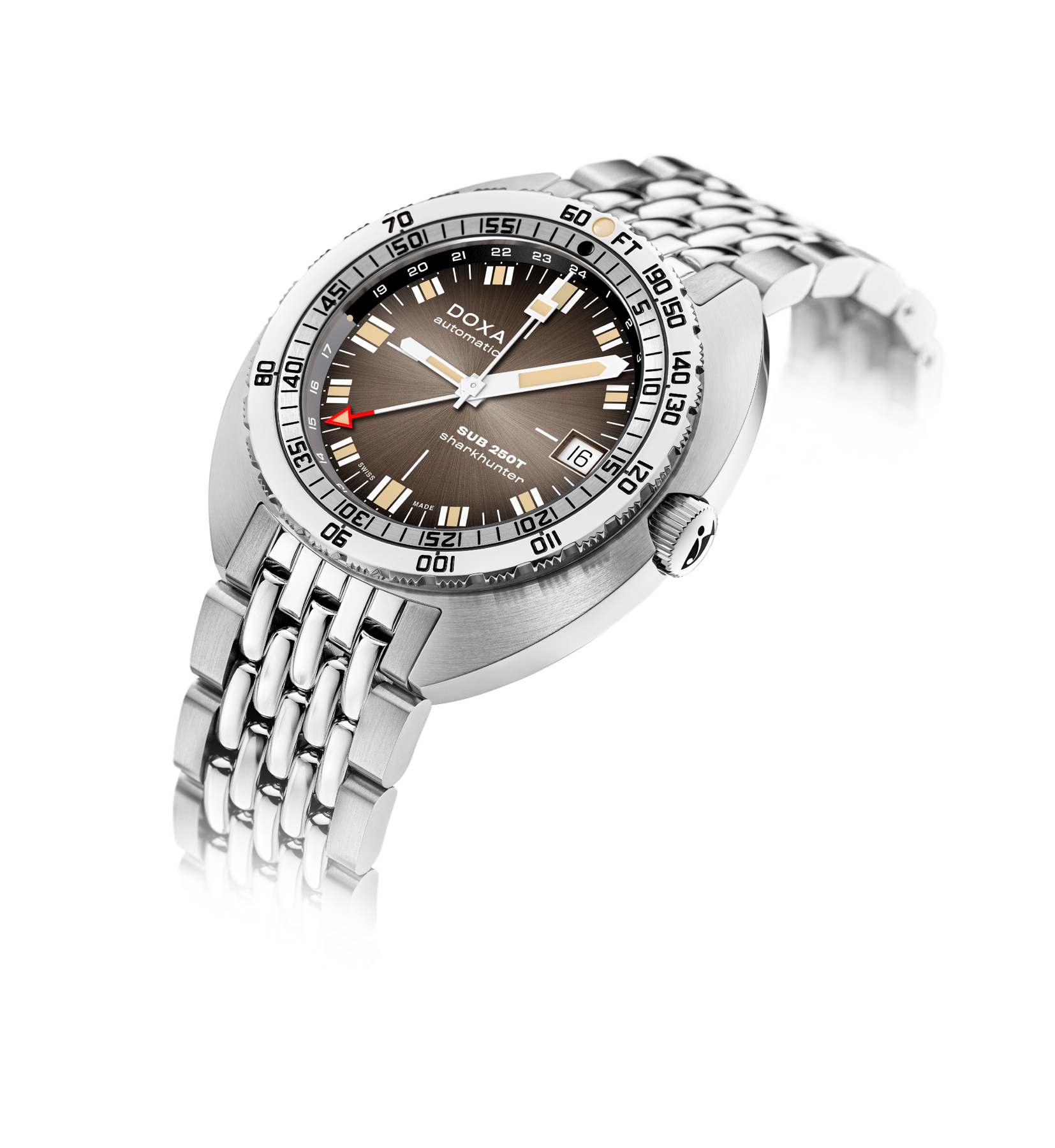 Sharkhunter Vintage’ın koyu geçişli kadranı, kırmızı uçlu GMT ibresi ve dalış ölçekli bezel’i yakın planda