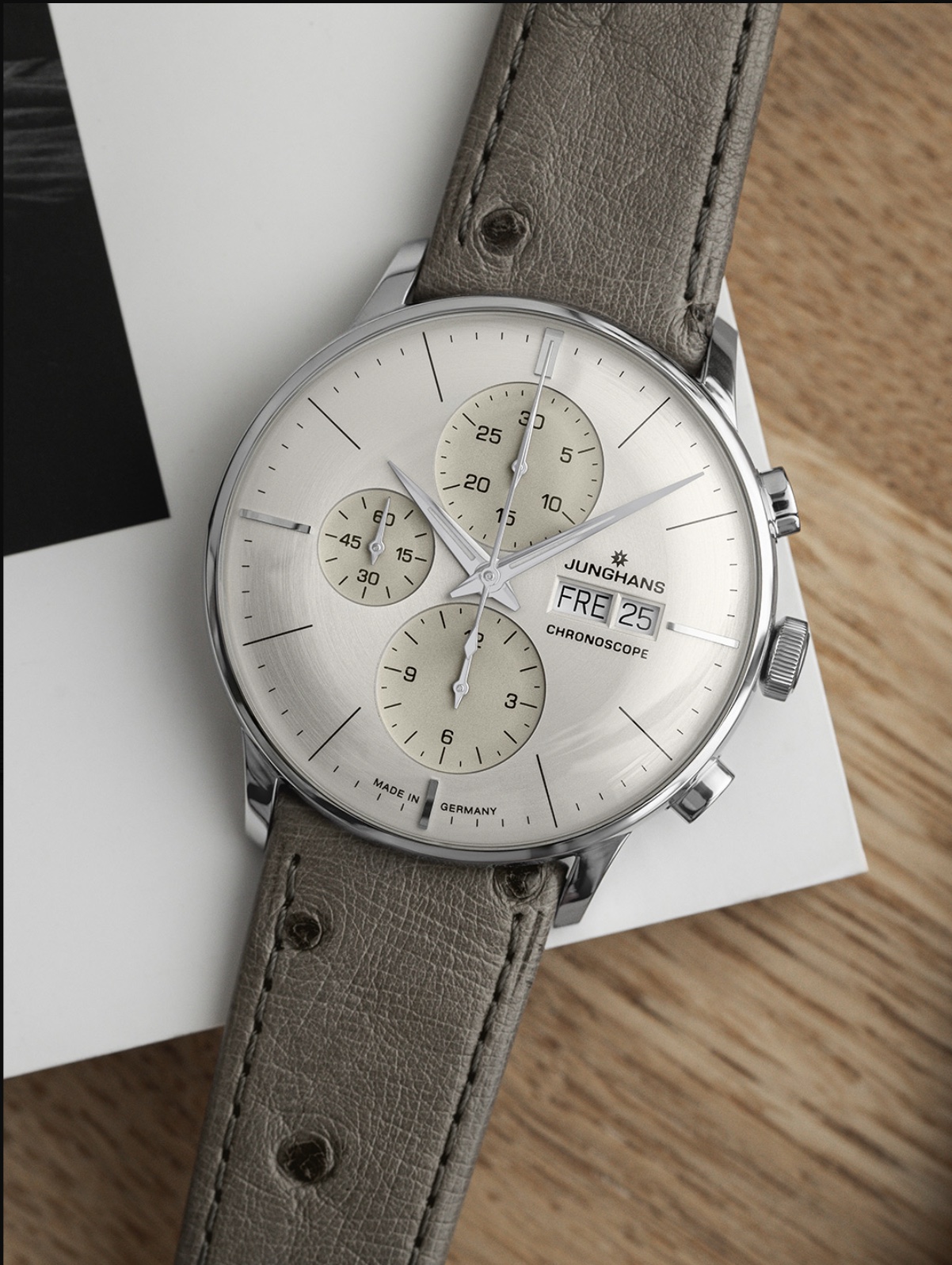 Junghans Meister Chronoscope koleksiyonundan farklı kadran ve kayış varyantı